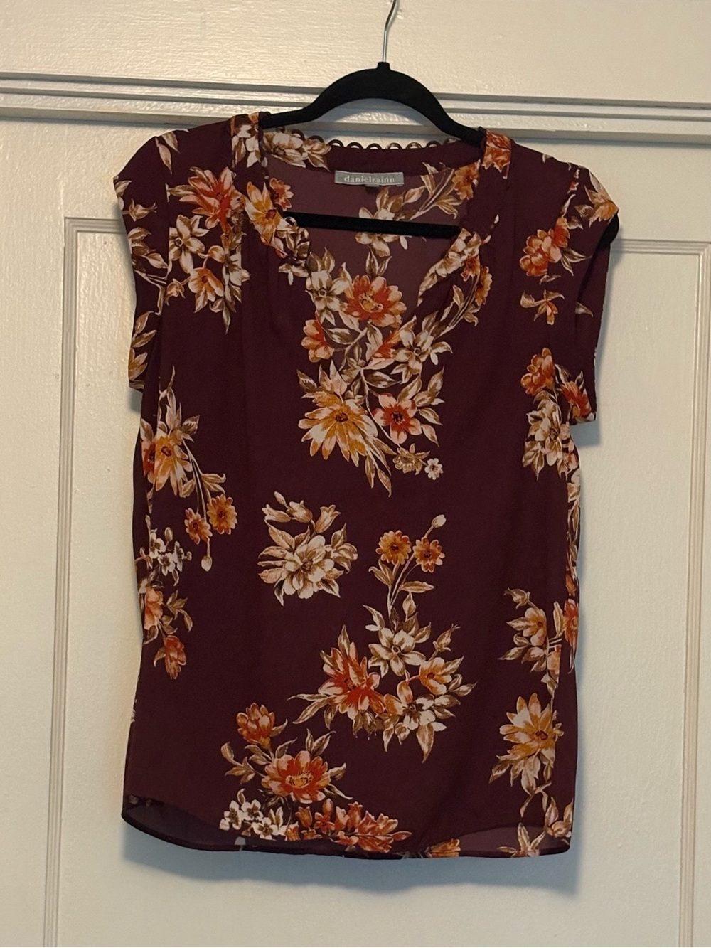 Daniel Rainn Maroon Floral V-Neck Cap Sleeve Blouse